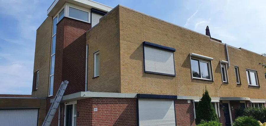 Gevel gereinigd en geïmpregneerd door RVP Gevelonderhoud
